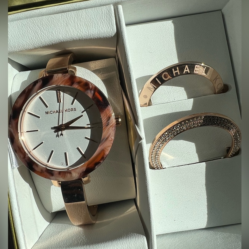 Michael Kors, Rose Gold Watch with different frame attachments